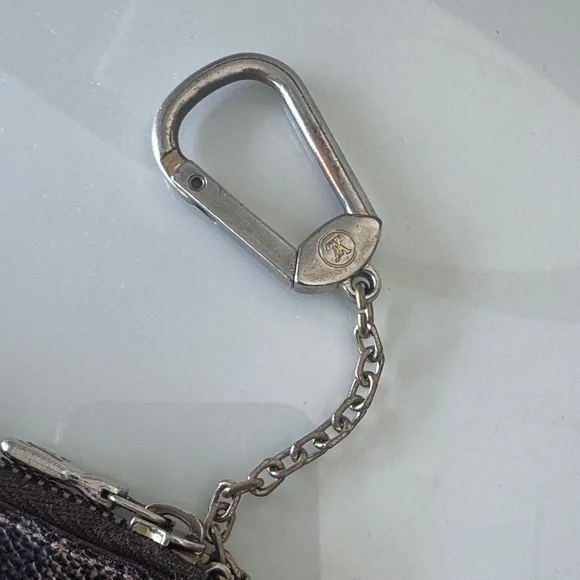 Louis Vuitton Key Pouch - Picture 4 of 6